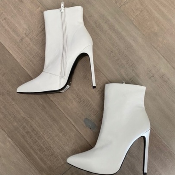 Tony Bianco White Stiletto High Heeled Pointed Ankle Pointy Boots
Booties 7.5 - Picture 6 of 10